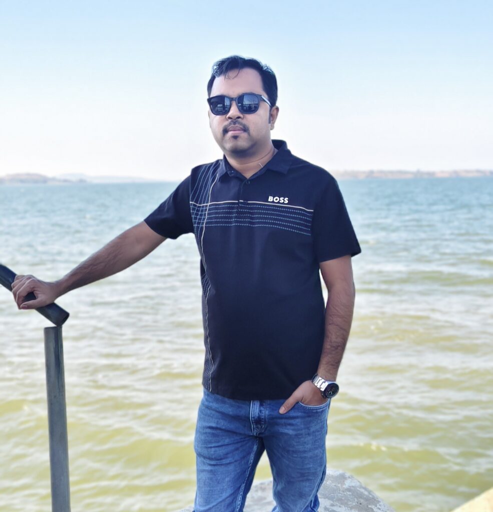 nirav chaudhary owner of digital marketing agency in surat name as niravdigitalads